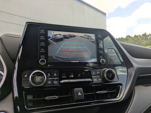 Used 2022 Toyota Highlander XSE image 24
