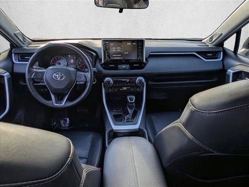 Used 2021 Toyota RAV4 XLE Premium image 14