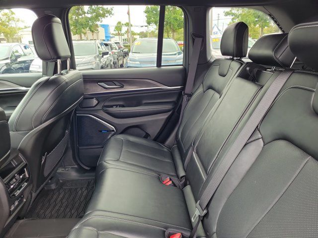 Used 2023 Jeep Grand Cherokee Overland AWD/4WD image 14