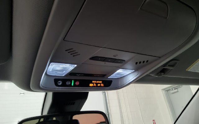 Used 2024 GMC Terrain SLT FWD image 31