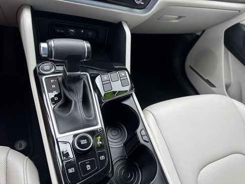 Used 2024 Kia Sportage EX FWD image 19