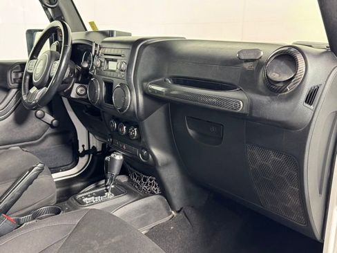 Used 2018 Jeep Wrangler Unlimited Sport AWD/4WD image 21