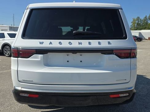 Used 2023 Jeep Wagoneer Series III w/ Preferred Equipment Group image 4