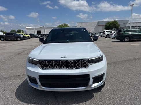 Used 2023 Jeep Grand Cherokee L Summit w/ Luxury Tech Group V AWD/4WD image 2