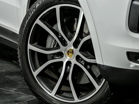 Used 2020 Porsche Cayenne S AWD/4WD image 3