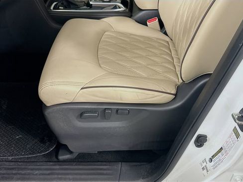 Used 2024 Nissan Armada Platinum w/ Captain's Chairs Package RWD image 20