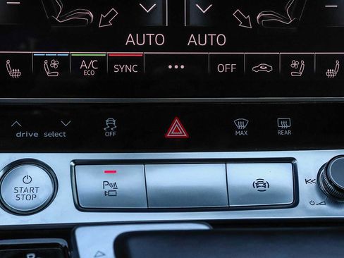 Used 2019 Audi e-tron Prestige w/ Prestige Package AWD/4WD image 35