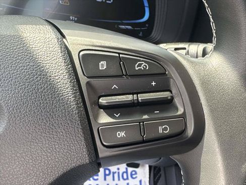 Certified 2025 Hyundai Venue Limited FWD image 20