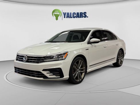 Used 2017 Volkswagen Passat 1.8T R-Line w/ R-Line Lighting Package FWD image 1