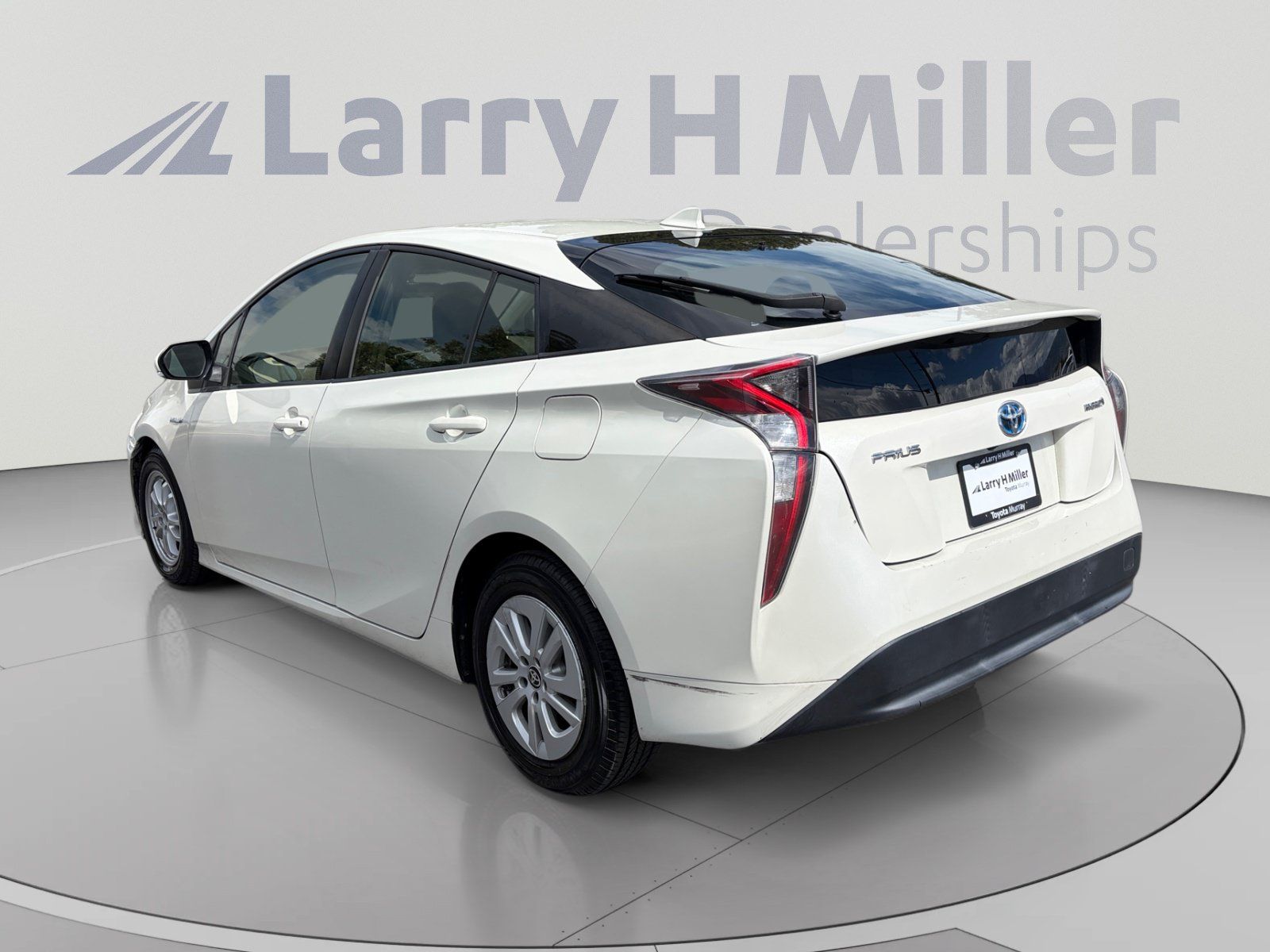 Used 2016 Toyota Prius Two FWD image 3