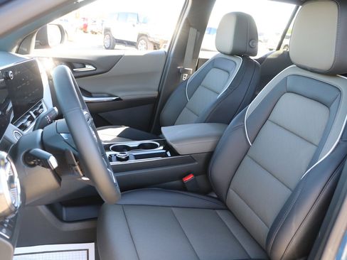 Used 2025 Chevrolet Colorado W/T w/ Advanced Trailering Package RWD image 14