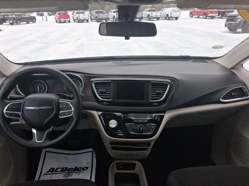 Used 2021 Chrysler Voyager LX image 19