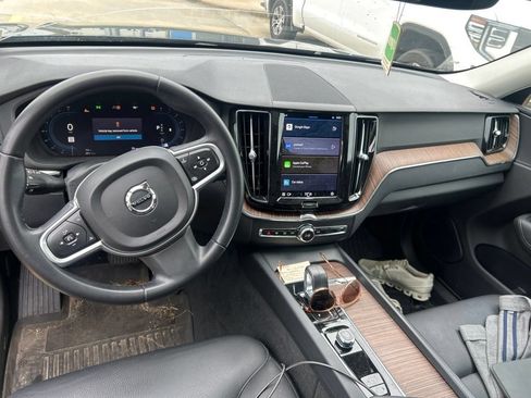 Used 2022 Volvo XC60 B5 Momentum w/ Protection Package Premier FWD image 15