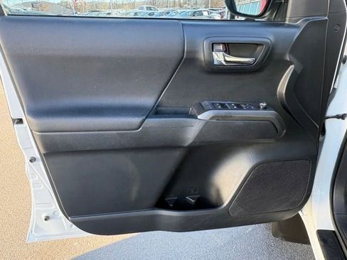 Used 2016 Toyota Tacoma TRD Sport w/ Towing Package image 22