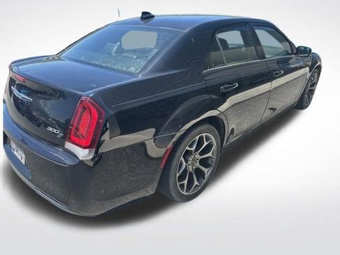 Used 2017 Chrysler 300 S RWD image 2