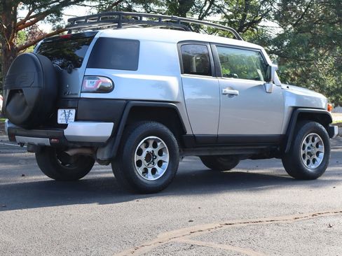 Used 2012 Toyota FJ Cruiser 4WD w/ Upgrade Pkg image 5