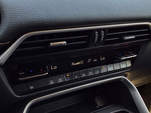 Certified 2025 MAZDA CX-90 3.3 Turbo w/ Preferred Package image 11