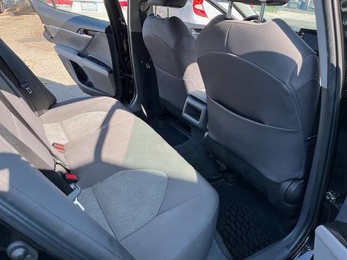 Used 2022 Toyota Camry LE image 10
