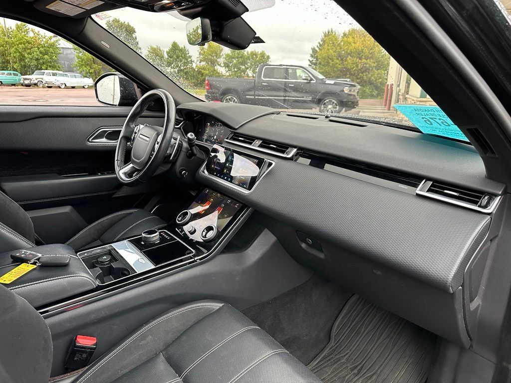 Used 2018 Land Rover Range Rover Velar R-Dynamic SE AWD/4WD image 30