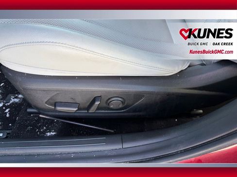 Used 2025 Hyundai Elantra Limited image 9