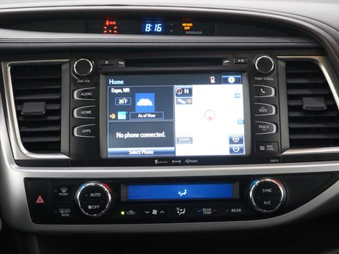 Used 2017 Toyota Highlander XLE image 15