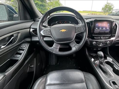 Used 2023 Chevrolet Traverse LT w/ LT Premium Package FWD image 6