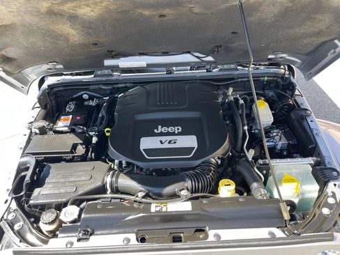 Used 2015 Jeep Wrangler Unlimited Sahara w/ Max Tow Package image 20