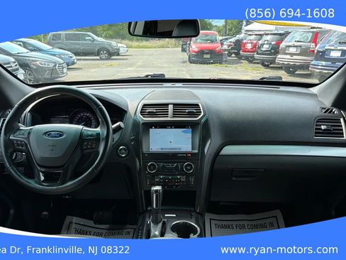 Used 2017 Ford Explorer XLT w/ XLT Appearance Package AWD/4WD image 9