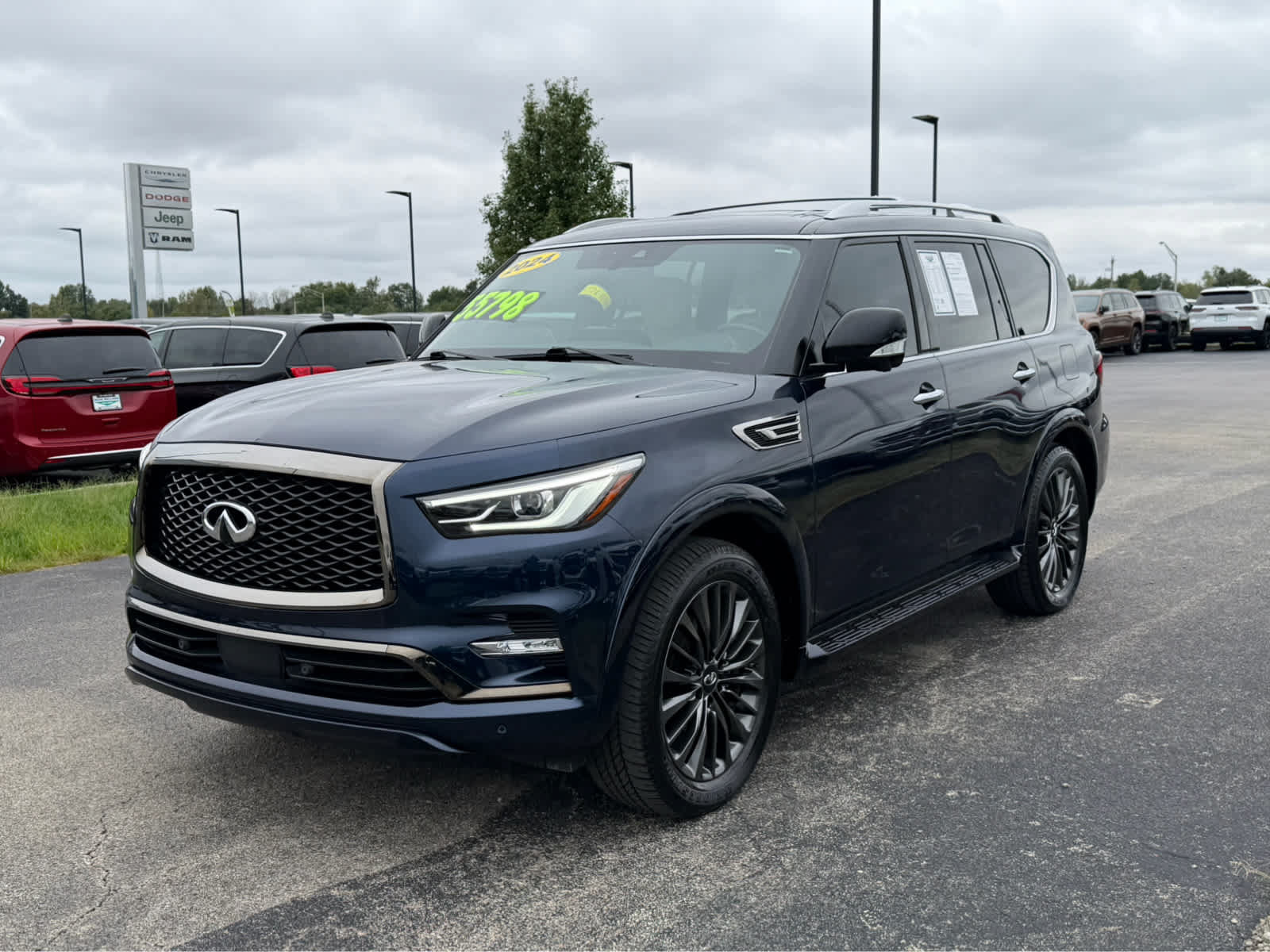 Used 2024 INFINITI QX80 Sensory AWD/4WD image 2