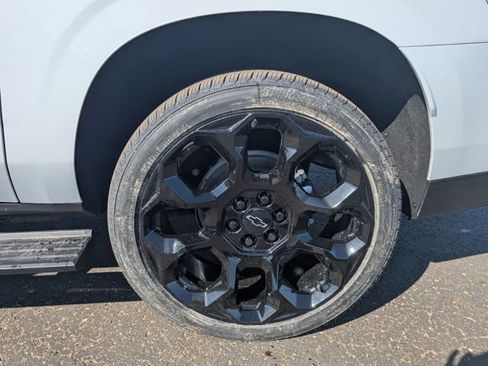 New 2026 Chevrolet Suburban High Country image 24