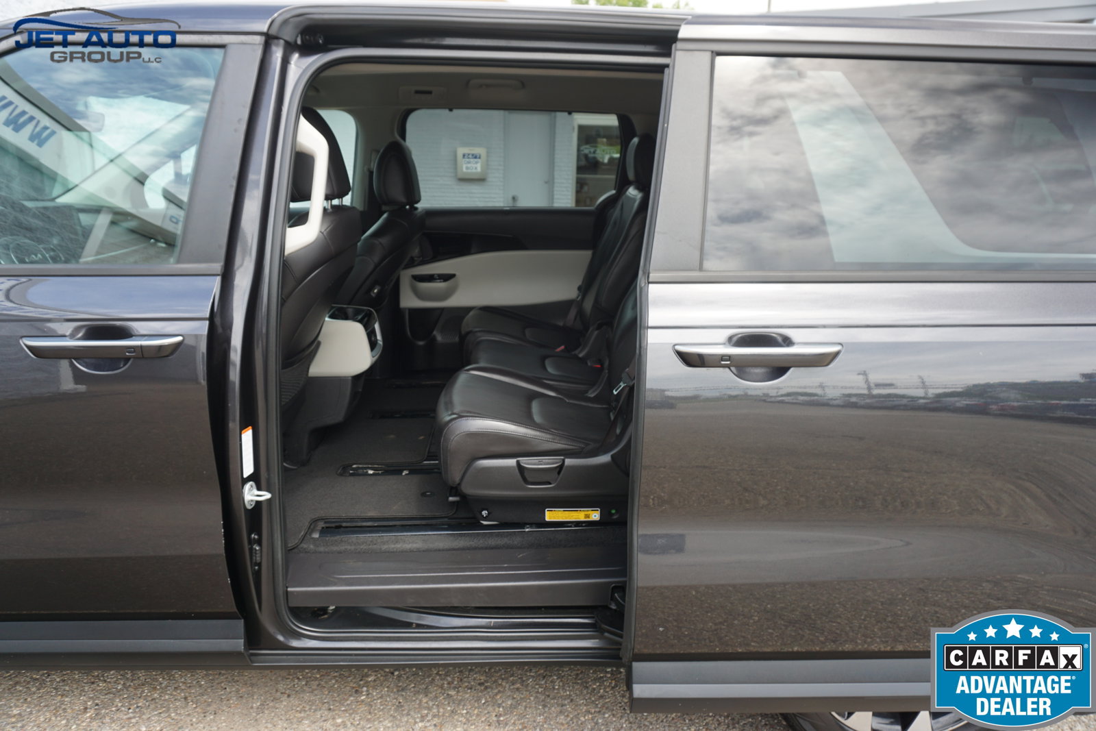 Used 2023 Kia Carnival EX FWD image 20