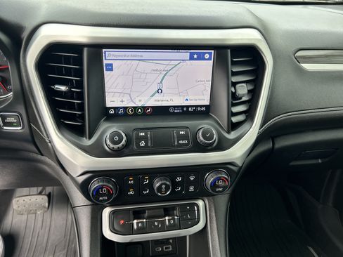 Used 2023 GMC Acadia SLT w/ Technology Package FWD image 9