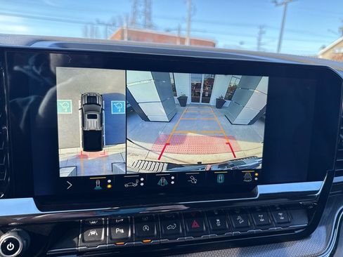 Used 2022 Chevrolet Silverado 1500 ZR2 w/ Technology Package image 25