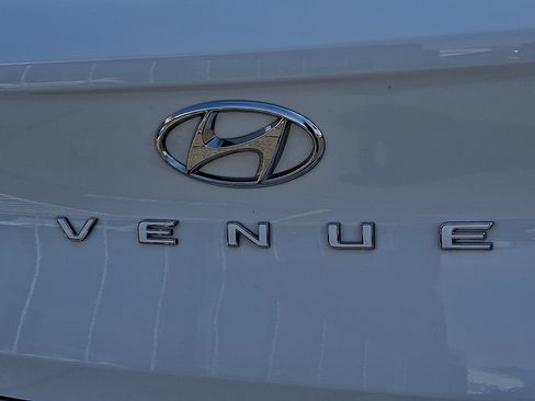 Used 2022 Hyundai Venue Limited w/ Cargo Package FWD image 30