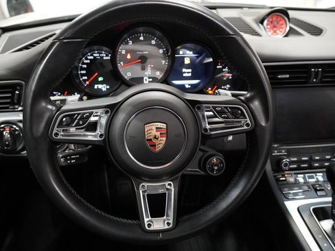 Used 2018 Porsche 911 image 34