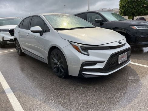 Used 2024 Toyota Corolla SE FWD image 2