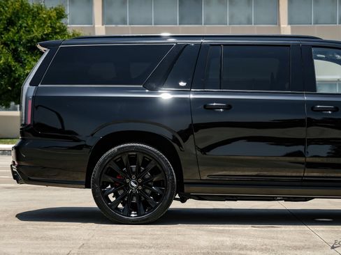 Used 2026 Cadillac Escalade ESV V w/ LPO, ONYX Package AWD/4WD image 22