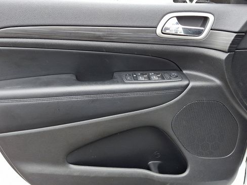 Used 2022 Jeep Grand Cherokee Laredo X image 23