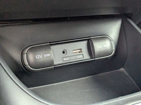 Used 2016 Kia Soul + image 27