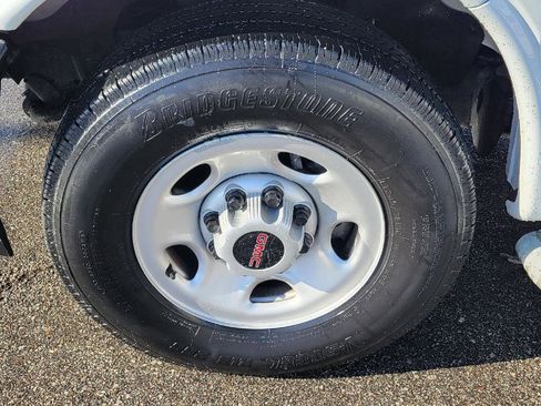 Used 2024 GMC Savana 2500 w/ Driver Convenience Package image 12