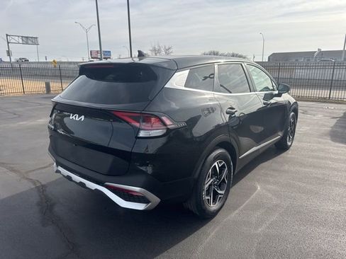 Used 2024 Kia Sportage LX image 3