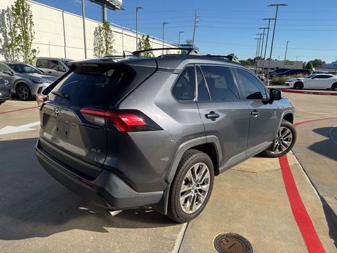 Used 2020 Toyota RAV4 XLE Premium image 2