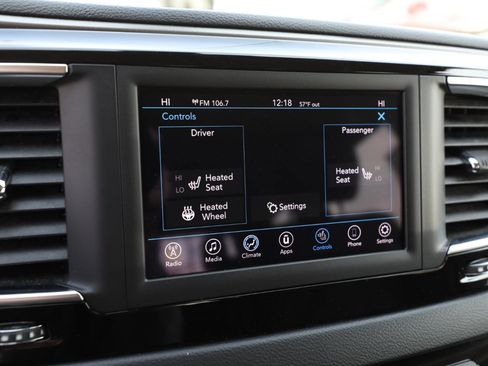 Used 2020 Chrysler Pacifica Touring-L w/ Tire & Wheel Group image 21