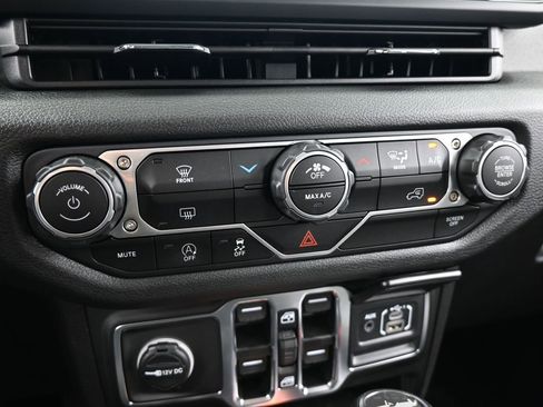 Used 2025 Jeep Wrangler Sport image 22