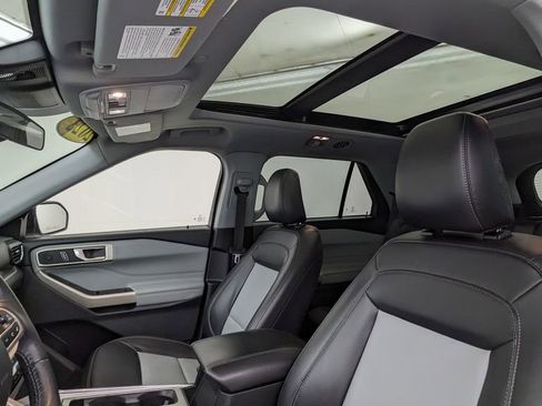 Certified 2022 Ford Explorer XLT w/ Equipment Group 202A image 3