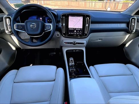 Used 2026 Volvo XC40 B5 Plus w/ Protection Package Premier image 17