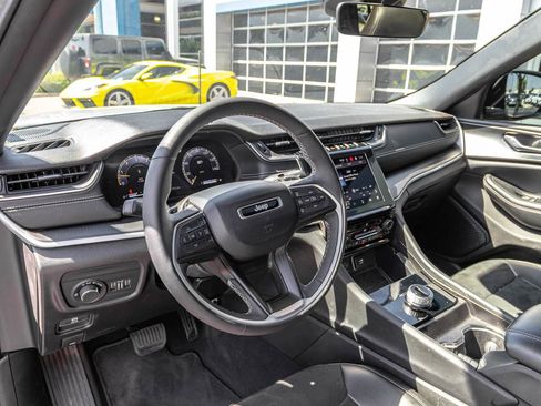 Used 2025 Jeep Grand Cherokee L Altitude RWD image 8