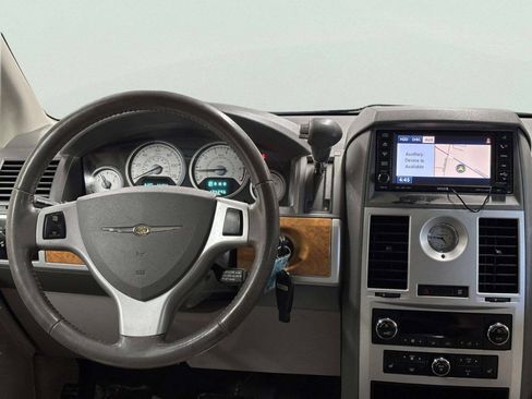 Used 2008 Chrysler Town & Country Limited w/ Trailer Tow Group FWD image 19