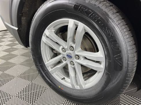 Used 2024 Ford Explorer XLT w/ Equipment Group 202A RWD image 13