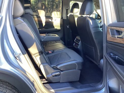 Used 2024 Volkswagen Atlas SE image 13